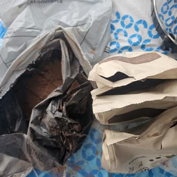 Aldığım Kahveler Yırtık Ve Dökülmüş Geldi, Müşteri Hizmetlerinden Dönüş Alamıyorum