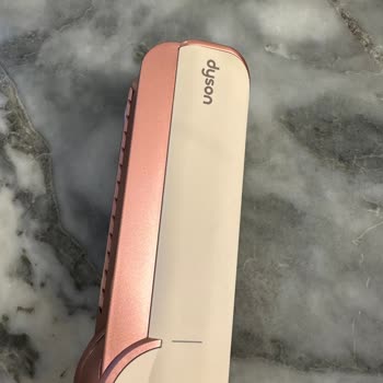 Seyahat Çantası Dyson Airstraight Cihazımda Kalıcı Lekeye Neden Oldu, Çözüm Sunulmadı