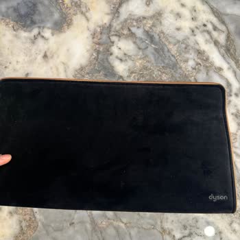 Seyahat Çantası Dyson Airstraight Cihazımda Kalıcı Lekeye Neden Oldu, Çözüm Sunulmadı