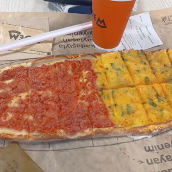 Pidemde Kıyma Yerine Domates Ve İlgisiz Davranış!