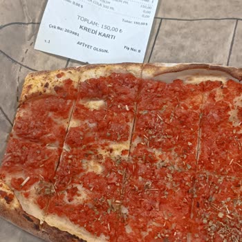 Pidemde Kıyma Yerine Domates Ve İlgisiz Davranış!