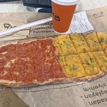 Pidemde Kıyma Yerine Domates Ve İlgisiz Davranış!