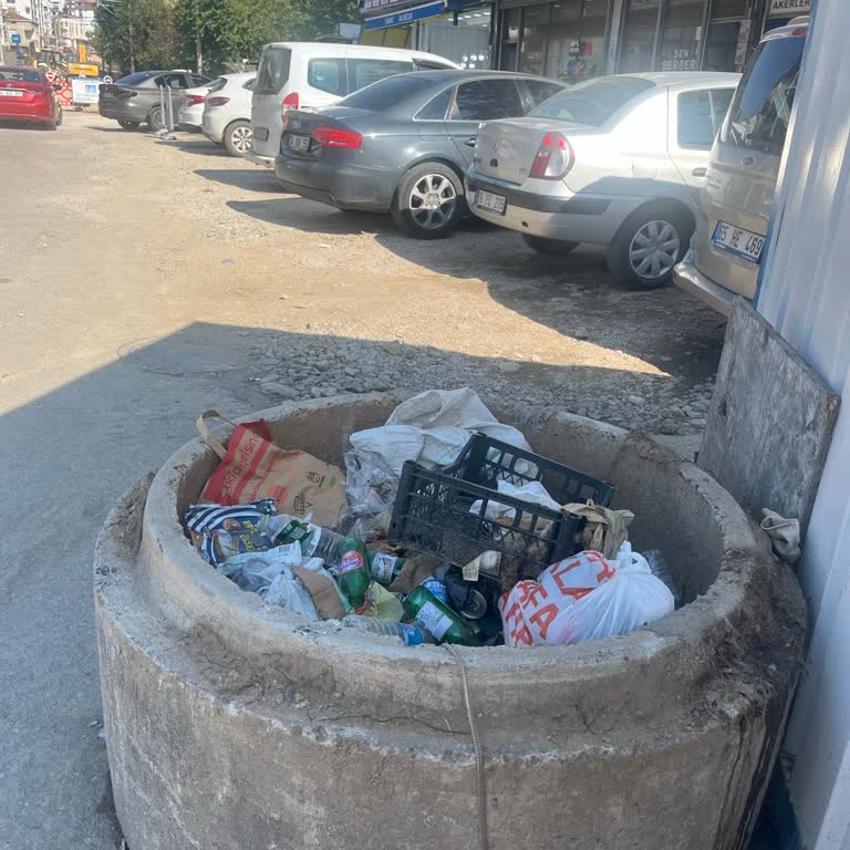 Gebze Belediyesi Taşlar Çöpler Yerinde Duruyor