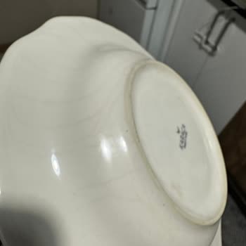 tüm parçalarda desenlerin soluklaşması, çizikler oluşması ve çatlamalar meydana geldi