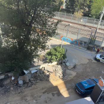 Kadıköy Belediyesi Erenköy Özenç Sokakta Tamamlanmayan Asfalt Çalışması Aracım Zarar Gördü