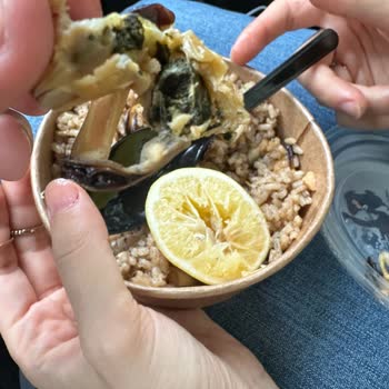 Midyeli Pilavda Temizlenmemiş Midye Ve Hijyen Sorunu Yaşadım