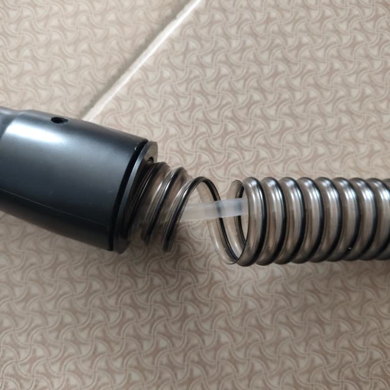 Kiwi Halı Yıkama Makinesinin Hortumu Koptu, Müşteri Hizmetleri Yardımcı Olmadı