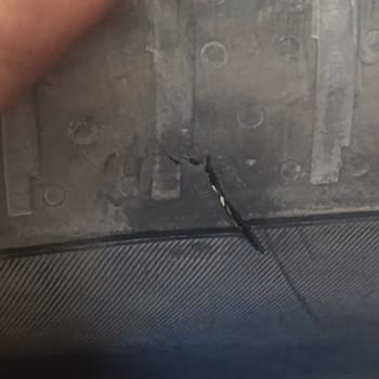 Sıfır Alınan Continental Lastik İlk Günde Yanaktan Yarıldı, Bayi İlgisiz Kaldı