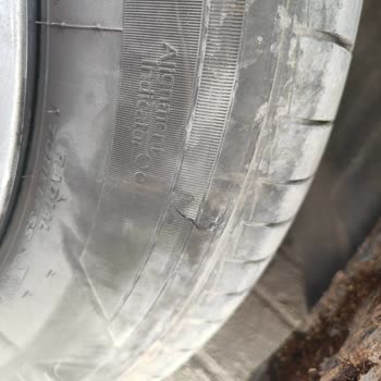 Garenta Ek Sigorta Paketiyle Karşılanacağı Söylenen Lastik Patlaması İçin 18 Gündür İade Alamıyorum