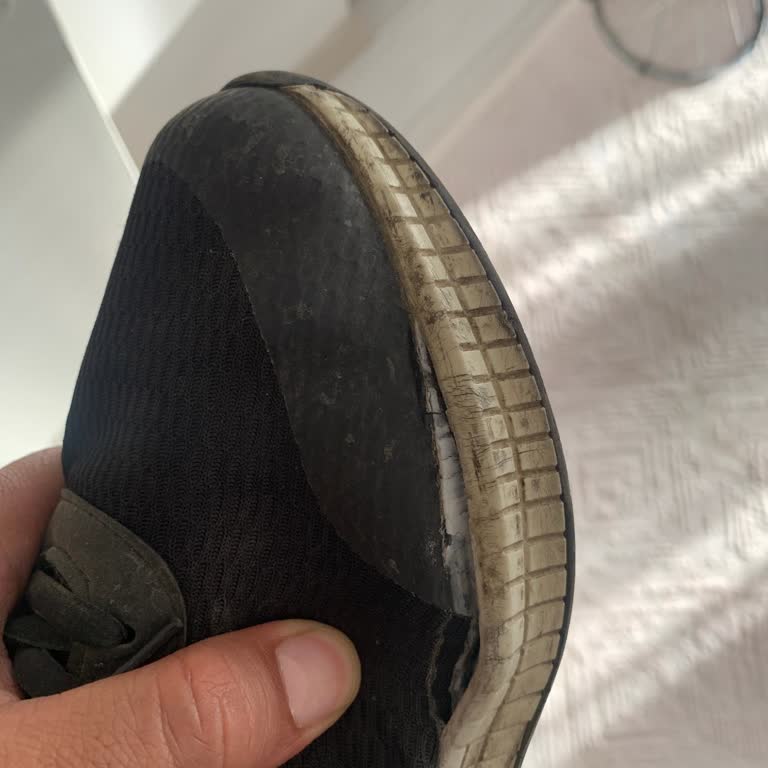 FLO'dan Aldığım Ayakkabı 4 Ayda Açıldı, Mağaza Kullanıcı Hatası Dedi