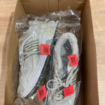 Aldığım Adidas Ayakkabının Topuğu Kısa Sürede Yırtıldı Değişim Talebim Reddedildi