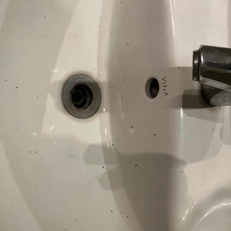 Aile Tuvaletinde Aylardır Süren Temizlik Ve Sabunluk Arızası Çözülmüyor