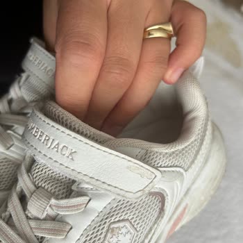 Az Kullanımla Yırtılan Çocuk Ayakkabısı Ve İlgisiz Müşteri Hizmetleri