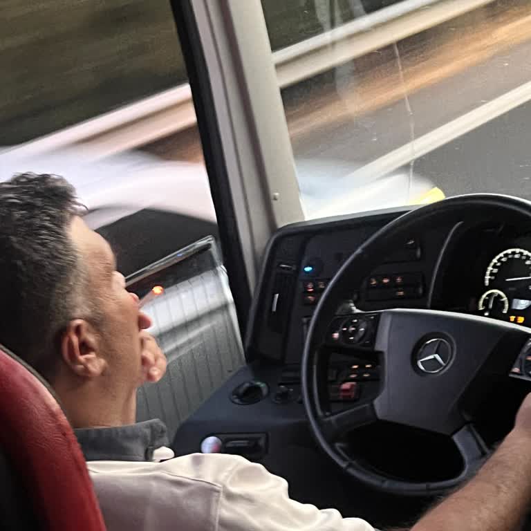 Otobüste Sigara, İlgisizlik Ve Saygısız Davranışlar Yolculuğu Kabusa Çevirdi