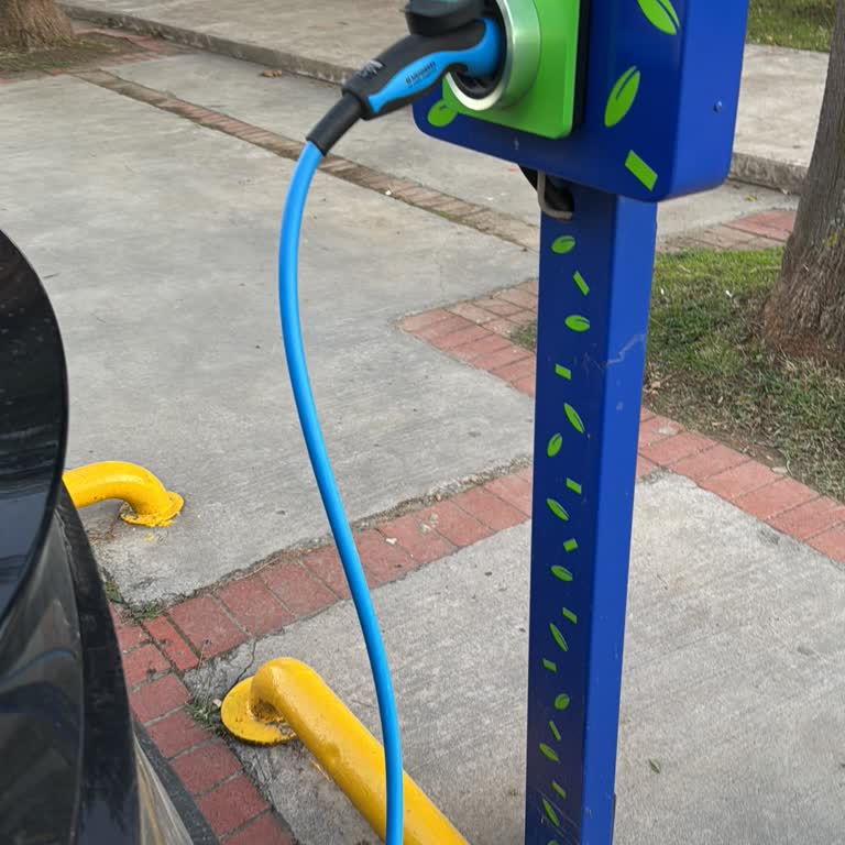 Şarj İstasyonunda Sökülemeyen Kablo Ve Yetersiz Destek Nedeniyle Mağduriyet