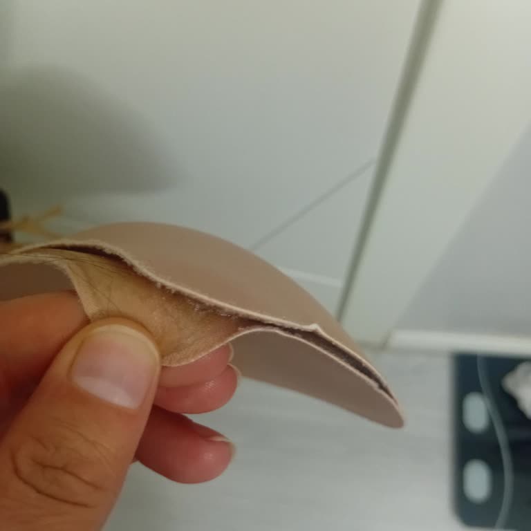 Yapışkanlı Sutyen İlk Kullanımda Hayal Kırıklığı Yarattı