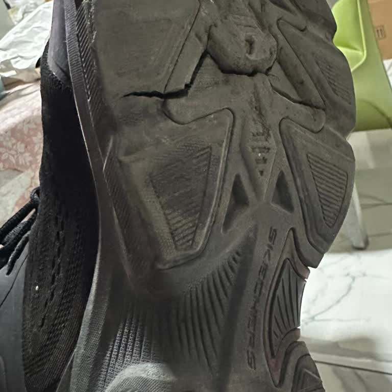 Kısa Sürede Tabanı Yırtılan Skechers Ayakkabım İçin Değişim Talebim Var