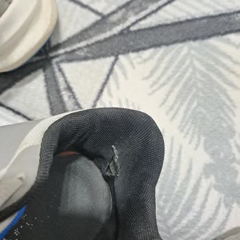 Kısa Sürede Yırtılan Ayakkabı Ve Yetersiz Garanti İşlemi