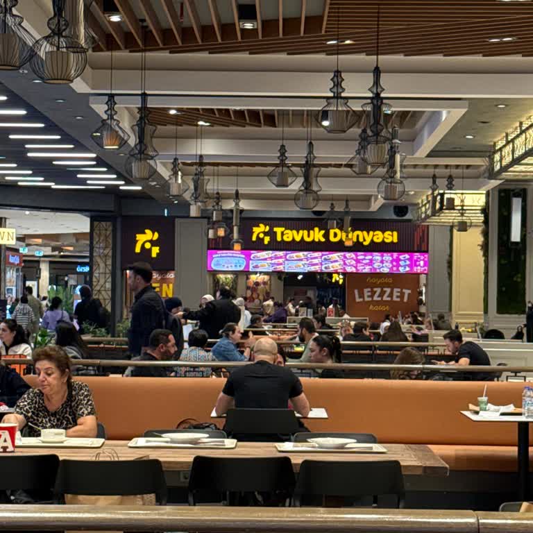 Hilltown Tavuk Dünyasında Uzun Bekleme Ve İlgisiz Çalışanlar