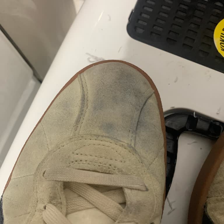 Yanlış Ürün Tavsiyesi Sonucu Ayakkabımda Leke Ve Renk Değişimi Oluştu