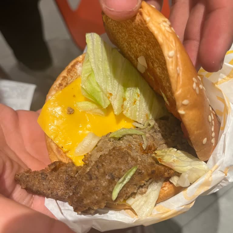 Başakşehir McDonald's Şubesinde Uzun Bekleme Ve Soğuk Hamburger Sorunu