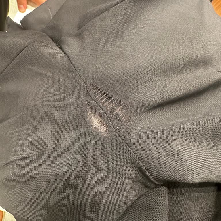 Cacharel Kısa Sürede Deforme Olan Takım Elbise Pantolonu İçin Değişim Talebi