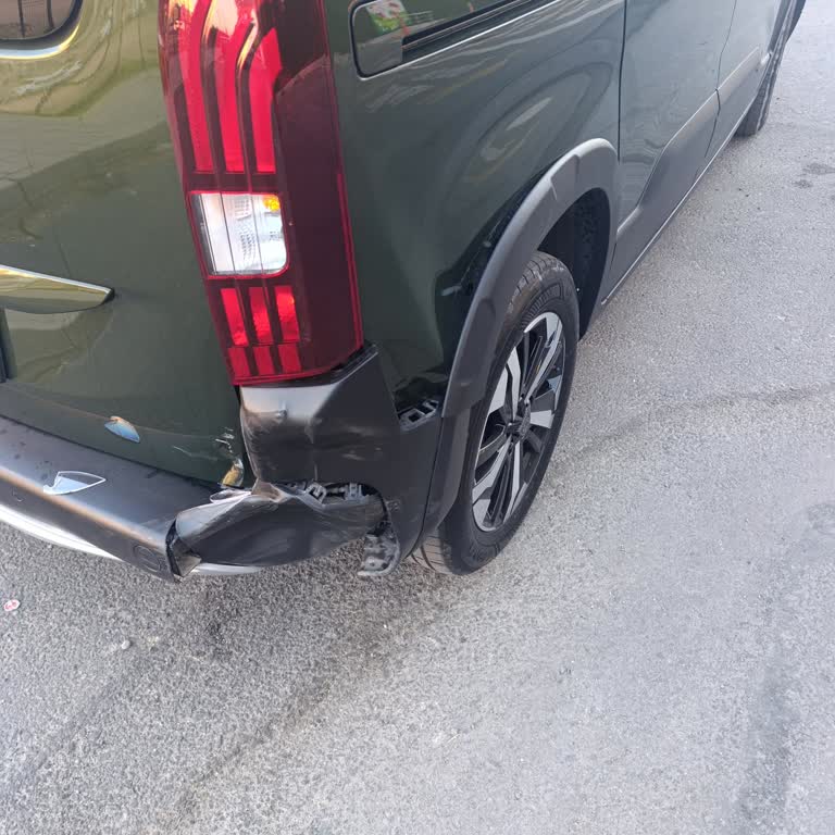 Peugeot Rifter Repair Delay - Waiting Five Weeks for Rear Bumper