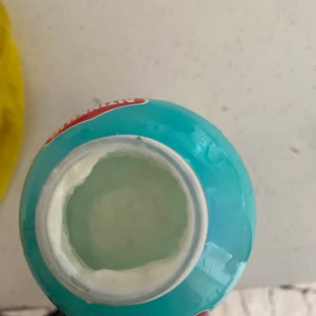 Aldığım Laktozsuz Kefirde Kapakta Lekeler Ve Tortulu Görüntüyle Karşılaştım