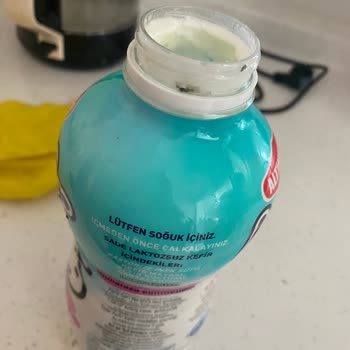Aldığım Laktozsuz Kefirde Kapakta Lekeler Ve Tortulu Görüntüyle Karşılaştım