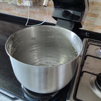 Hamur Yoğurma Makinesinde Sıkışan Kap Ve Ulaşılamayan Müşteri Hizmetleri