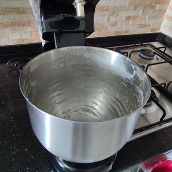 Hamur Yoğurma Makinesinde Sıkışan Kap Ve Ulaşılamayan Müşteri Hizmetleri