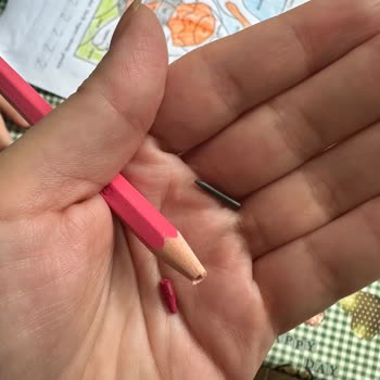 Faber Castel Kuru Boyalar Ve Kalemtıraş Kullanılamayacak Kadar Kalitesiz Çıktı