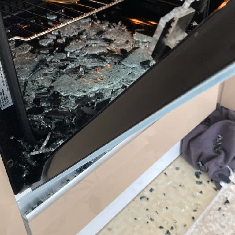 Simfer Fırının İç Camı Patladı, Yedek Parça Sorunu Çözülmüyor