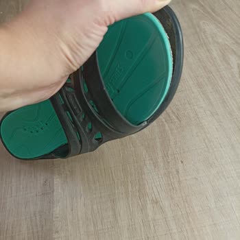 Suya Dayanıklı Terlik Kısa Sürede Tabanından Ayrıldı Mağaza İlgilenmedi