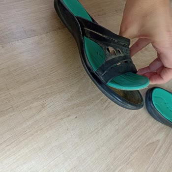 Suya Dayanıklı Terlik Kısa Sürede Tabanından Ayrıldı Mağaza İlgilenmedi