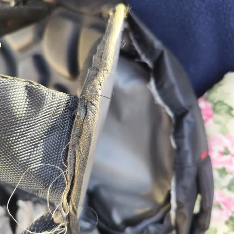 Metro Grosmarket'ten Alınan Okul Çantasında İlk Kullanımda Sorun Yaşadım