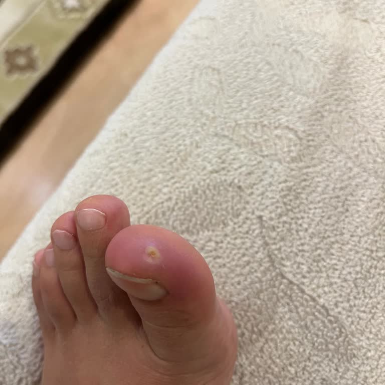 Hasta Mahremiyetine Ve Doğrudan Muayeneye Uymayan Acil Servis Uygulaması