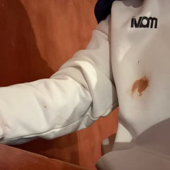 Çikolata Lekesi Ve İlgisiz Personel Nedeniyle Mağduriyet Yaşadım