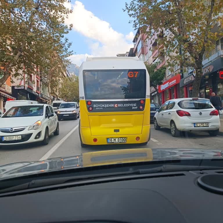 Otobüsün Durağa Girmemesi Yolcu Ve Trafik Güvenliğini Tehlikeye Atıyor