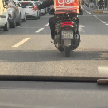 Trendyol Express Kurye Trafikte Tehlikeli Hareketler Yaptı