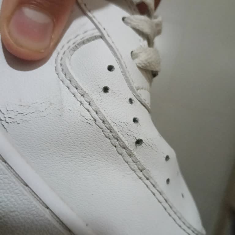 İdefix Nike Air Force 1 Ayakkabıda Kısa Sürede Yırtılma Sorunu