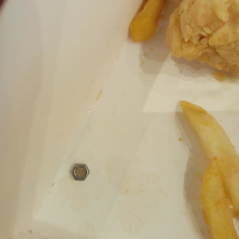 Hamburgerin İçinden Somun Çıkmasıyla Şoke Oldum