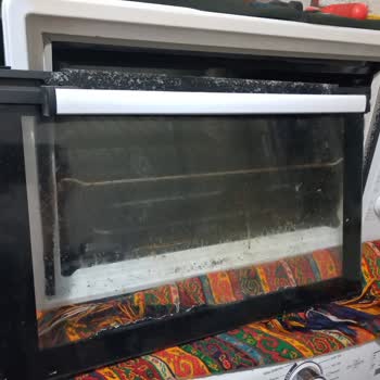 Simfer Fırının Camı Aniden Patladı, Garanti Kapsamında Değişim Talebi