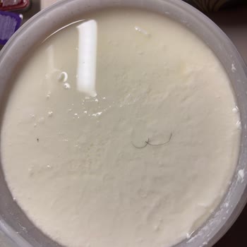 Yoğurt Ambalajında Kıl Şoku: Hijyen Sorunu Ve Çözüm Beklentisi