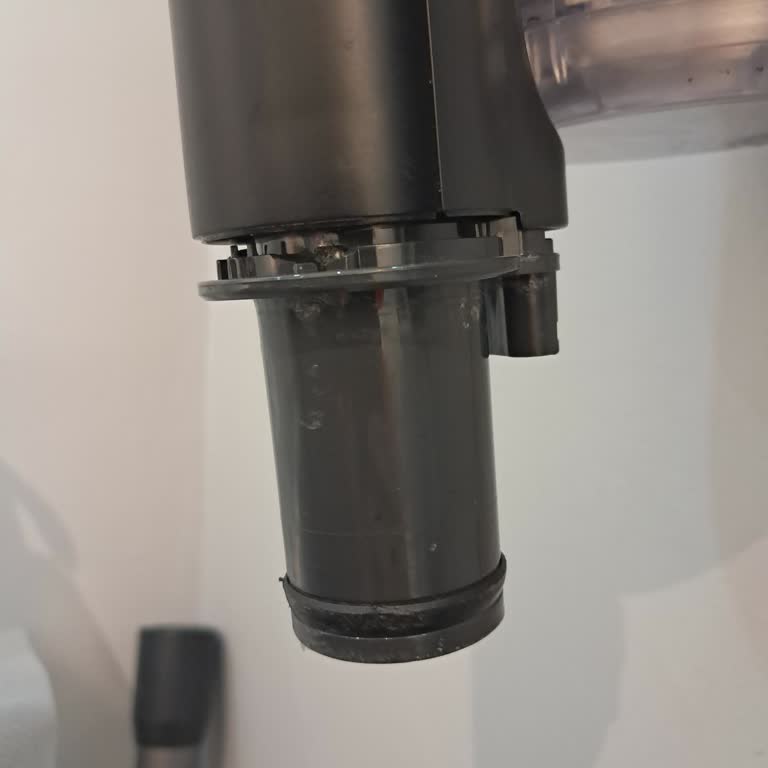 Philips Dikey Süpürgenin Borusu Kendi Kendine Kırıldı, Mağduriyetimin Giderilmesini İstiyorum