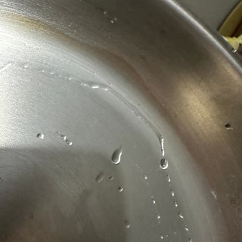 İlk Kullanımda Tencerede Kalıcı Lekeler Oluştu