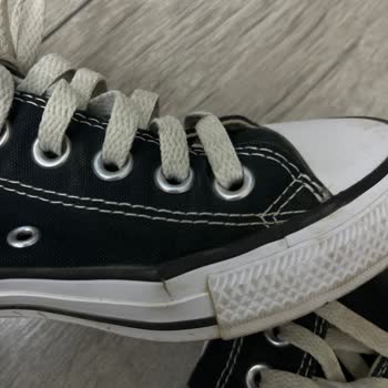 Converse Ayakkabıda Kısa Sürede Ciddi Kalite Sorunları