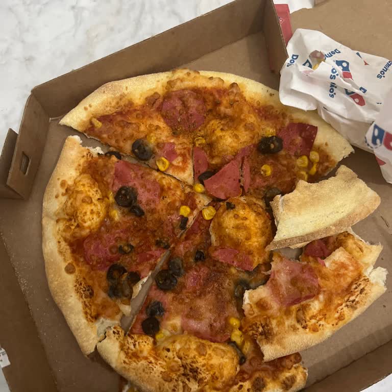 Bayat Ve Kötü Kokulu Pizza Teslimatı Sonrası İade Talebi