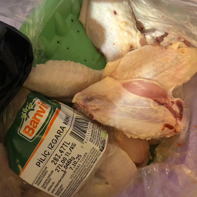 Son Kullanma Tarihi Geçmemiş Tavuk Kanadında Yoğun Koku Şikayeti