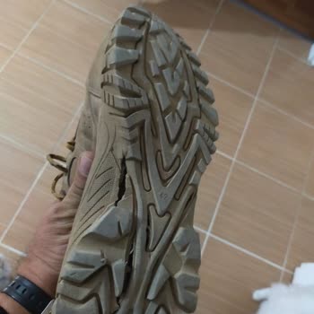 Bir Ayda Tabanı Yarık Ayakkabı: FLO'dan Mağduriyet Yaşıyorum